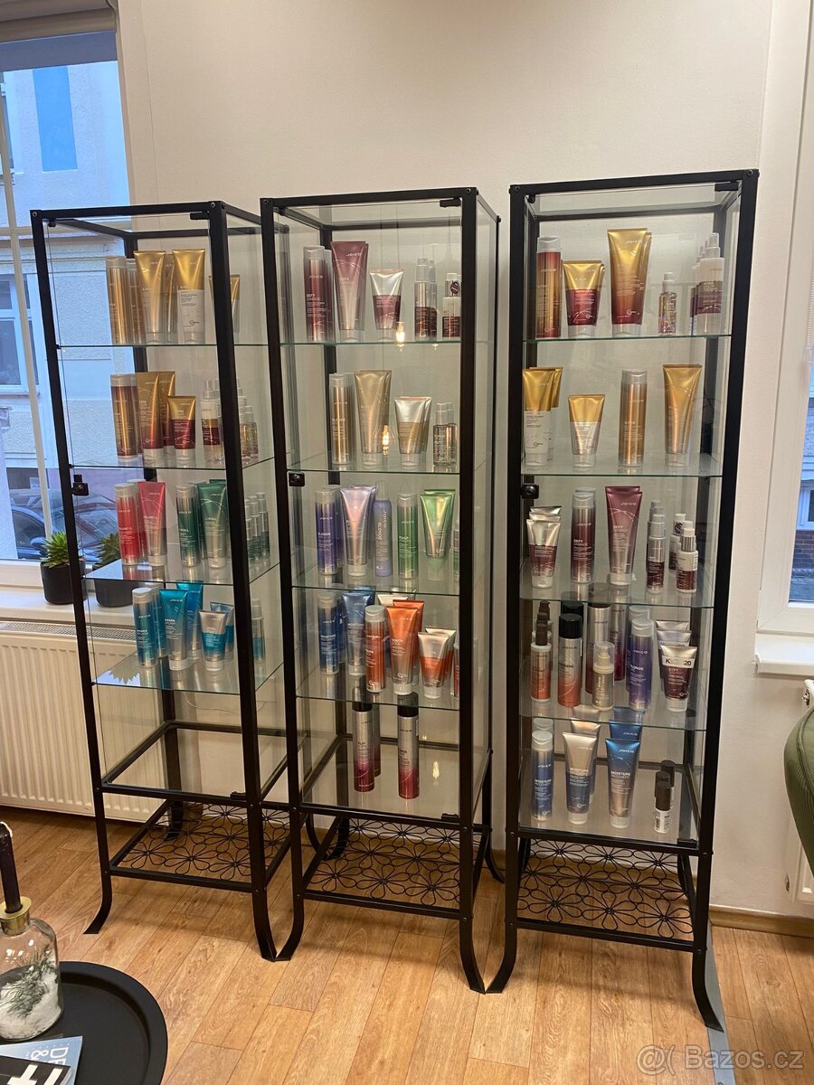 Vitrina skleněná zamykatelná - 3