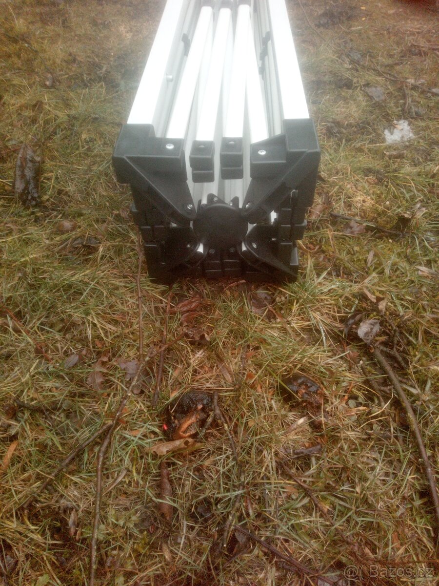 ROZKLÁDACÍ STÁNEK - 3