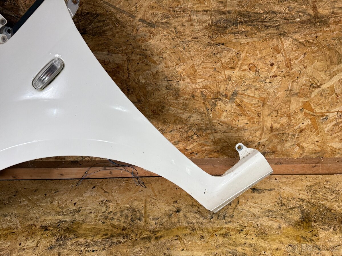 LEVÝ PŘEDNÍ BLATNÍK FIAT LINEA - 3