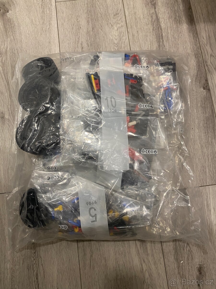 NOVÉ Mercedes AMG Petronas F1 Team - 1642ks kostek - 3