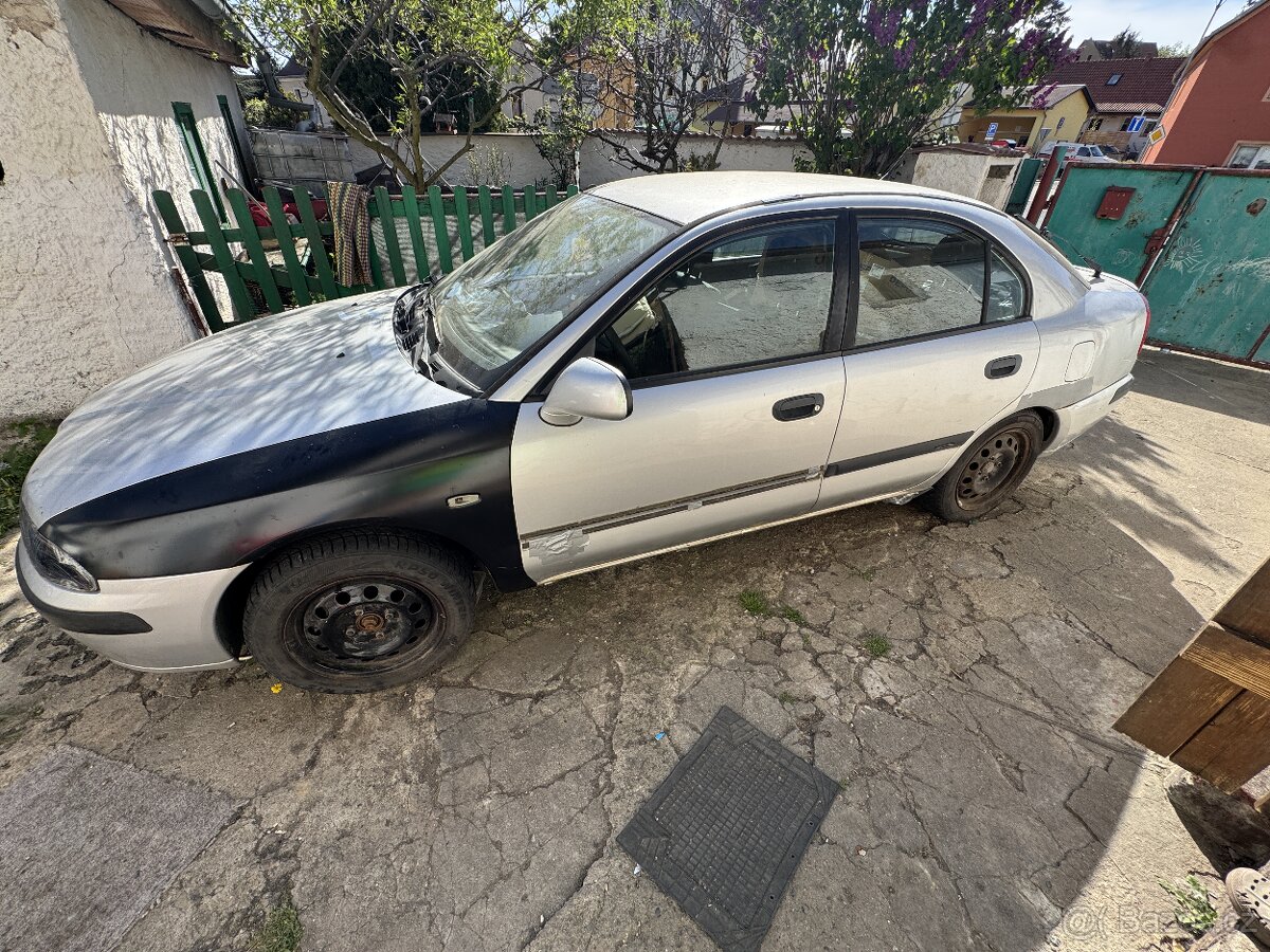 Prodám Mitschubishi Carisma 1,6 76 Kw -2002 - 3