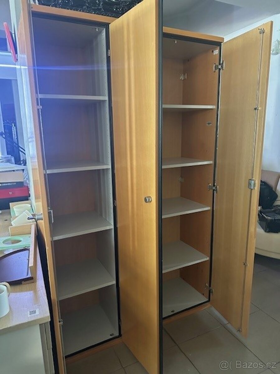 šatní třídveřová skříň - 3