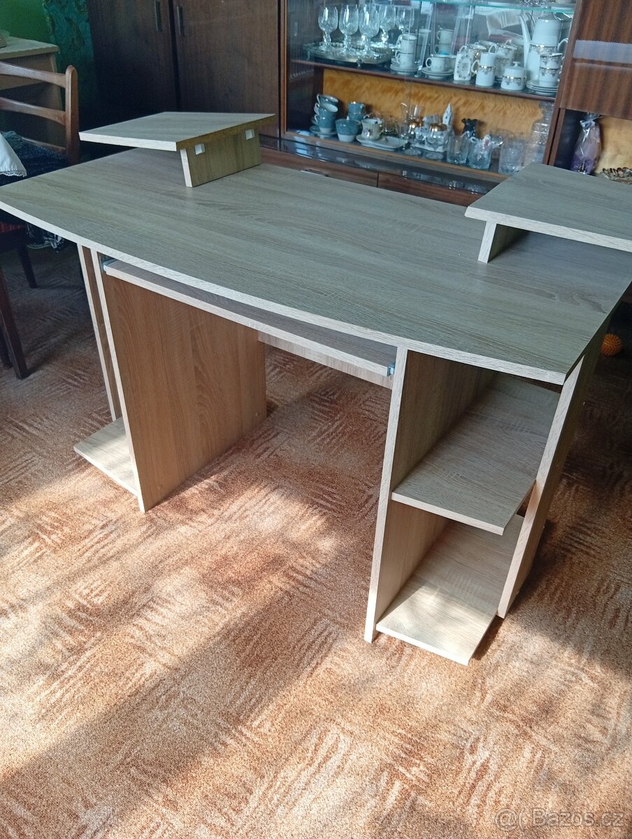 Počítačový stůl - 3