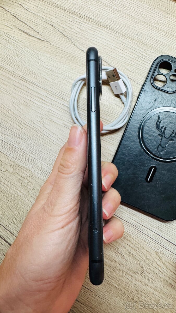 IPhone 11 64GB černý, top stav - 3