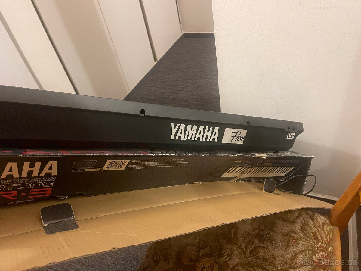 Yamaha PSR-3 - 3