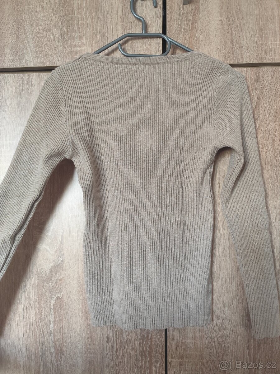 Béžový svetr - 3