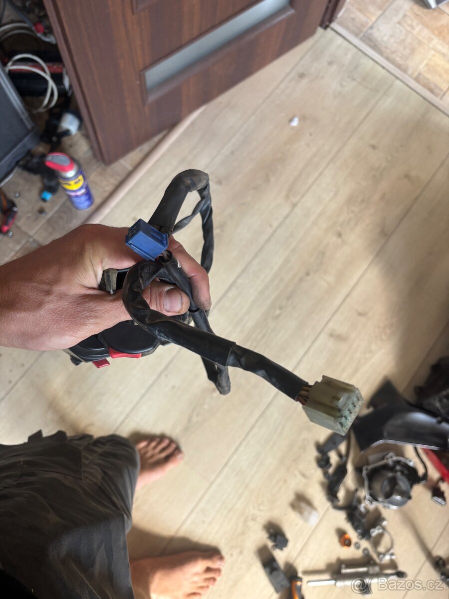 Prepinace na Yamaha R1 04-08 - 3
