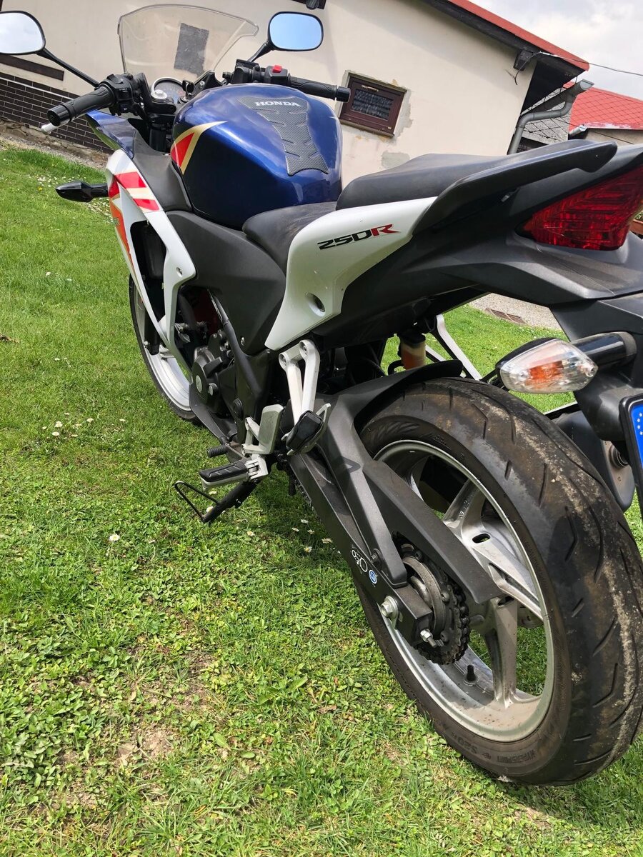 Honda cbr 250 r - 3