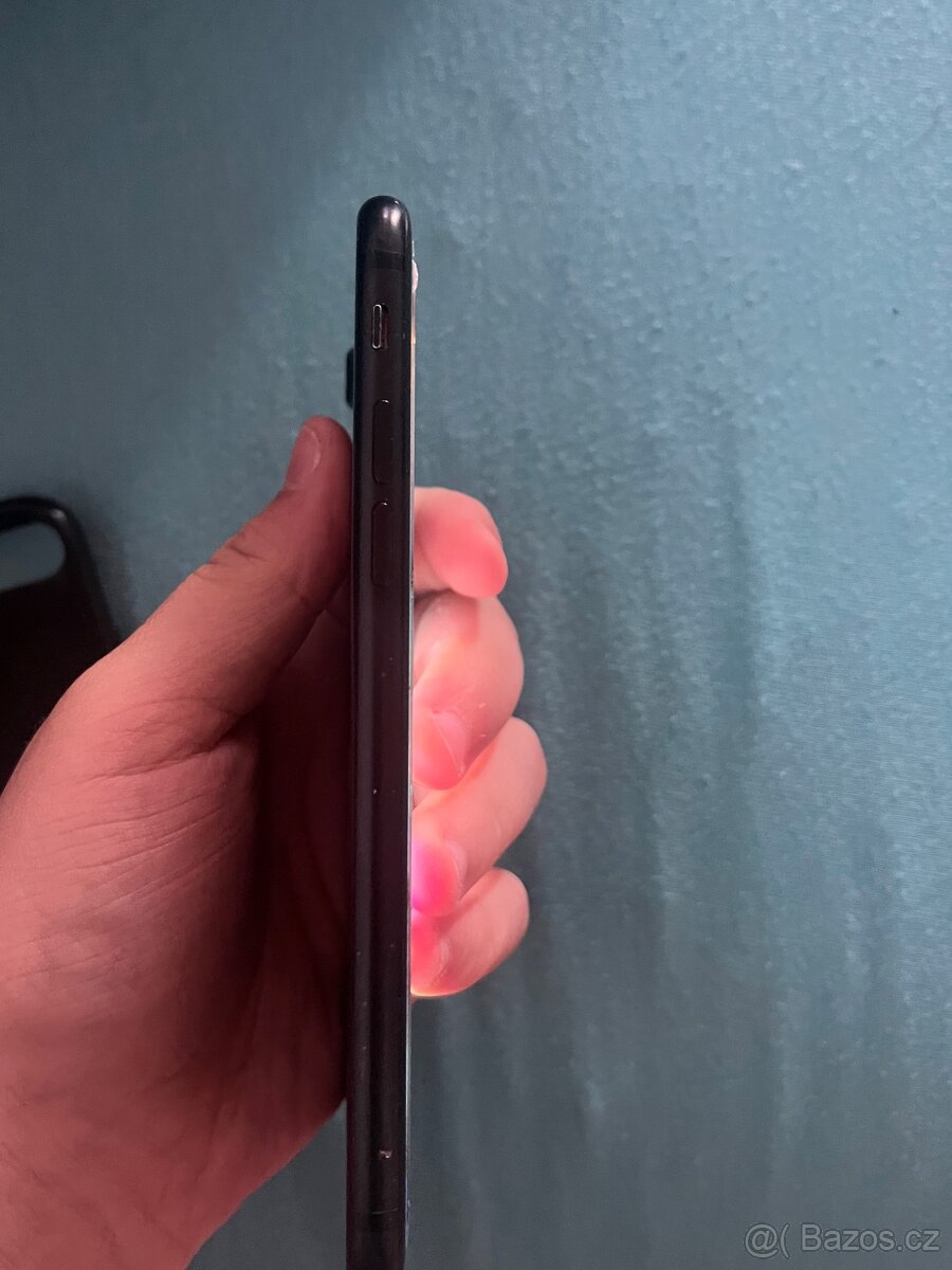Prodám funkční Iphone 7 - 3