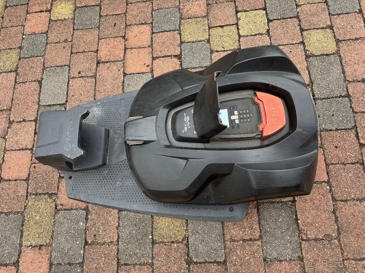 Robotická sekačka Automower Husquarna 320 - 3