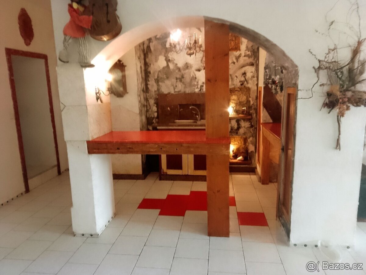 Dům a sklady okr Louny - 3