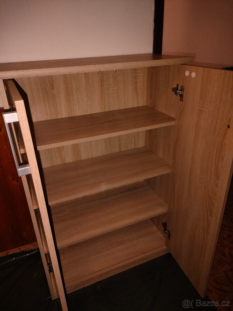 Skříňka světlé barvy - 3