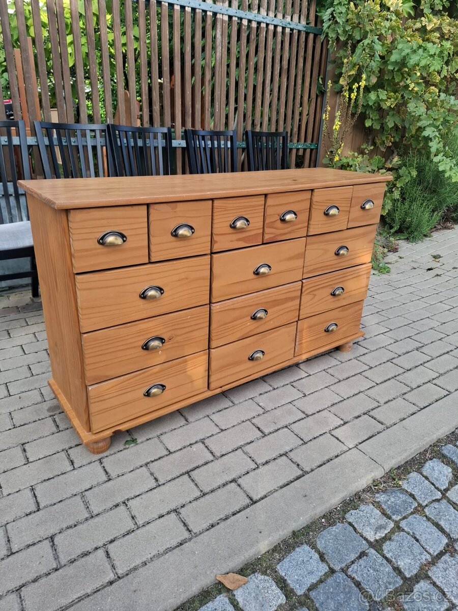 Dřevěná komoda - 3