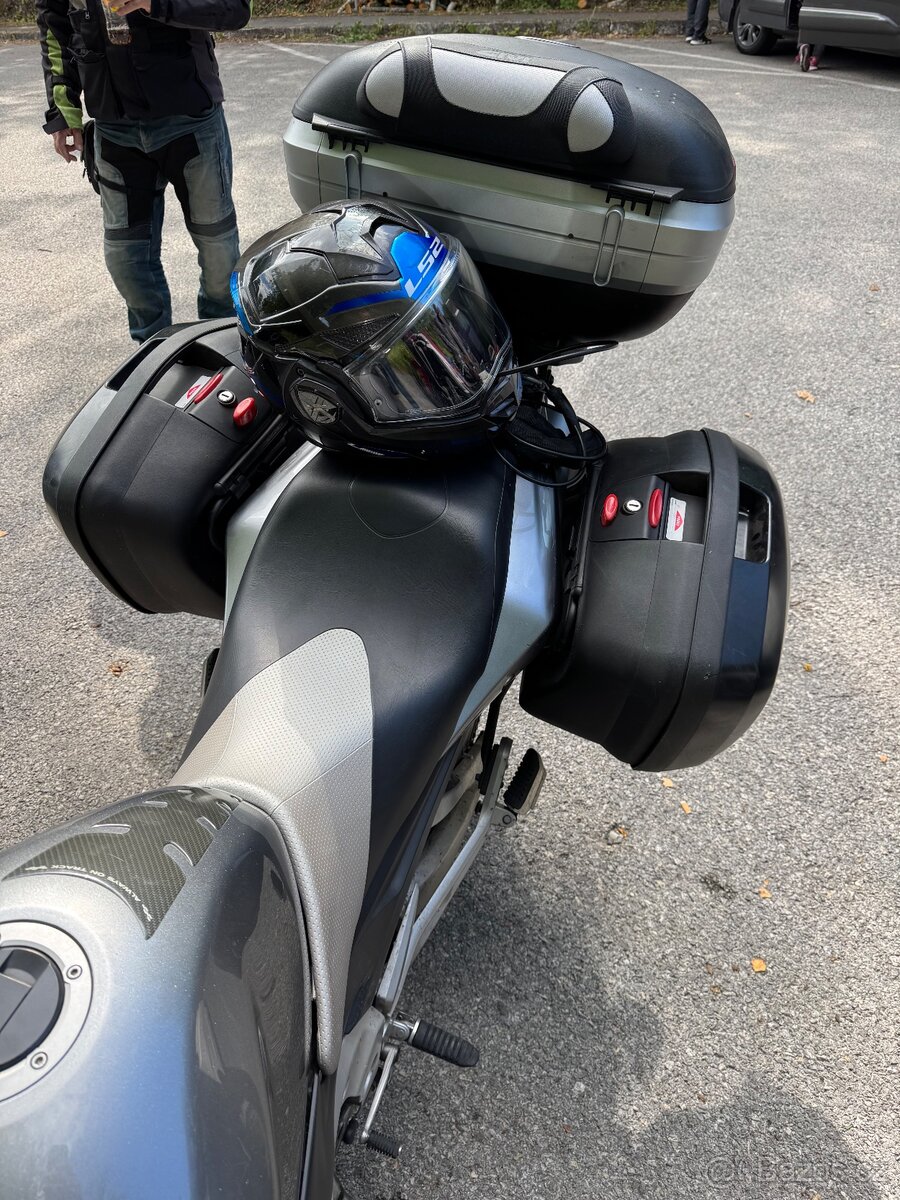 Suzuki gsr 600 - 3