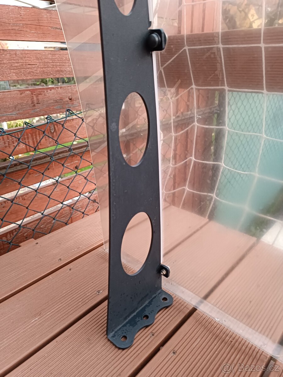 Průhledná stříška z plexiskla o rozměrech 135 x 95 cm. - 3