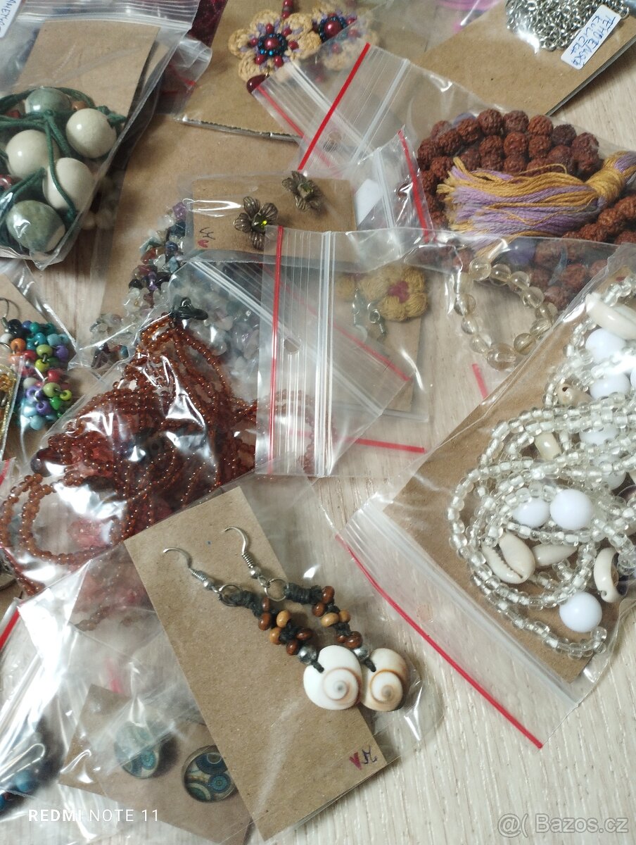 Různé šperky nové hand made náramky,náhrdelníky apod. - 3