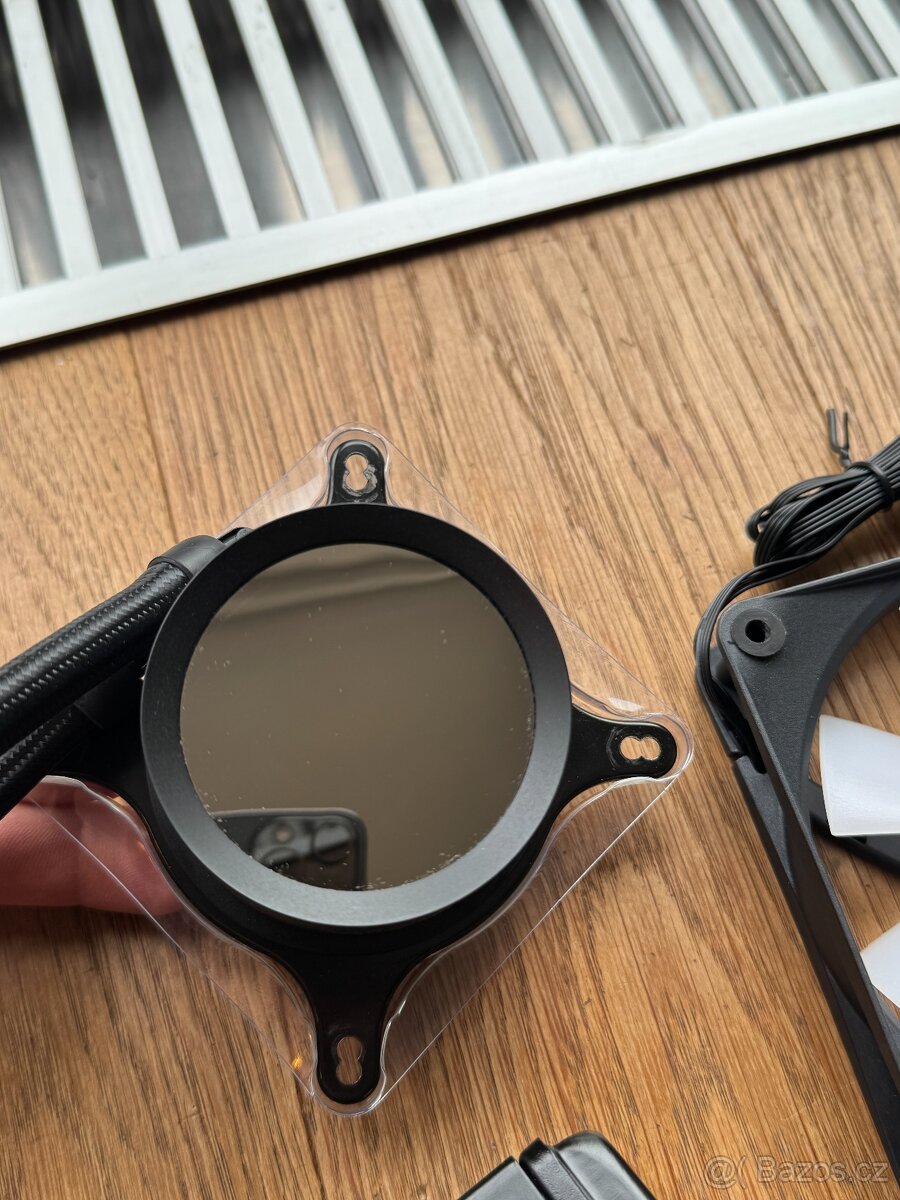 Vodní chlazení NZXT KRAKEN 240 RGB s LCD displejem - 3