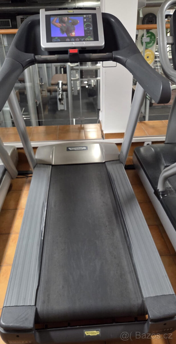 Prodám tři běhací pásy Technogym - 3