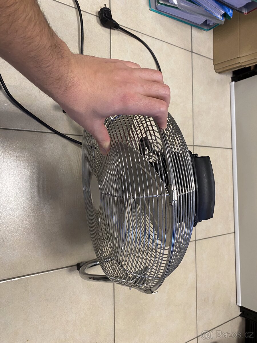 Kovový podlahový větrák | 70W výkon - 3