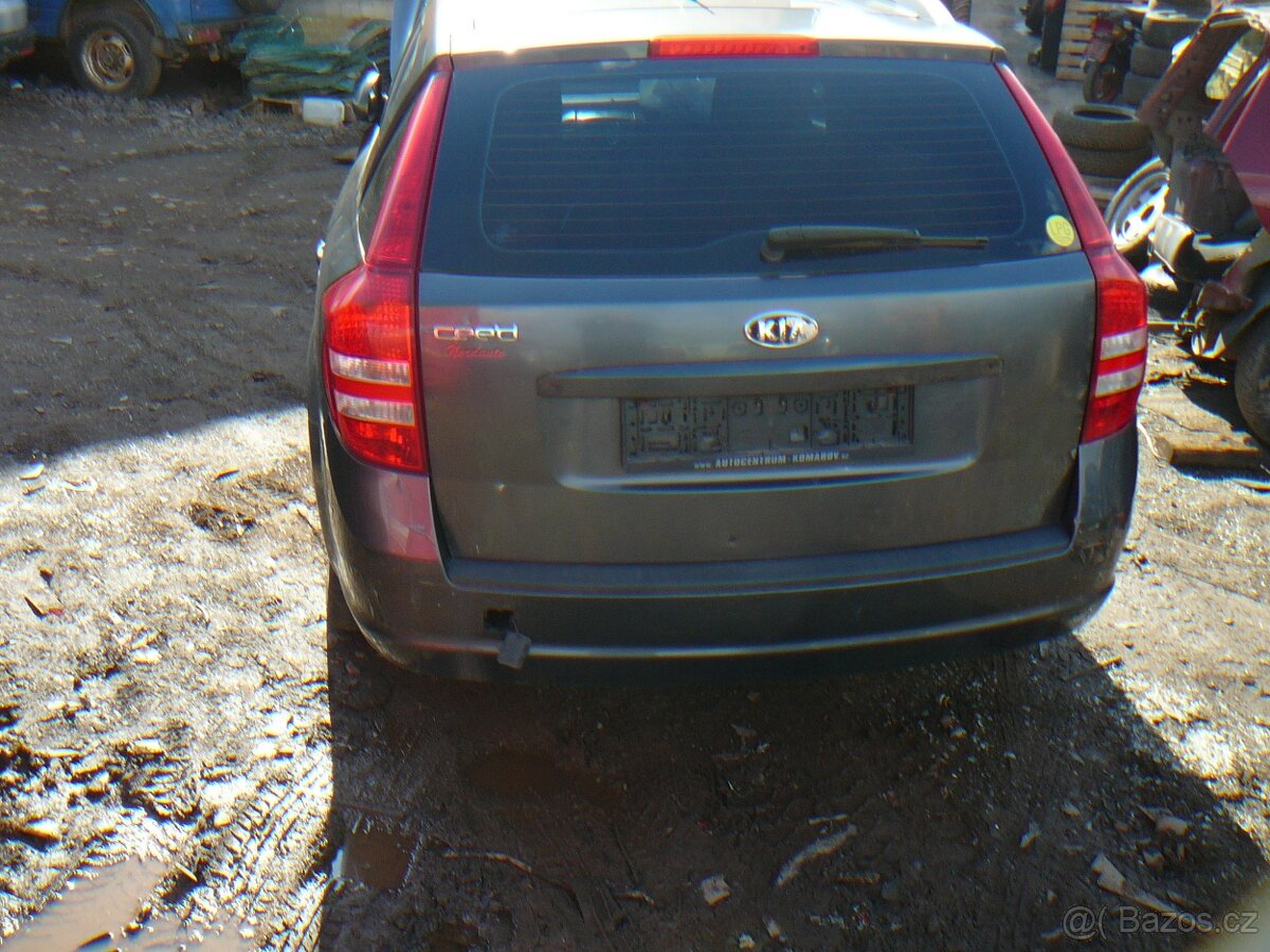 Kia Ceed 1.4 80kW 2009 – prodám díly - 3