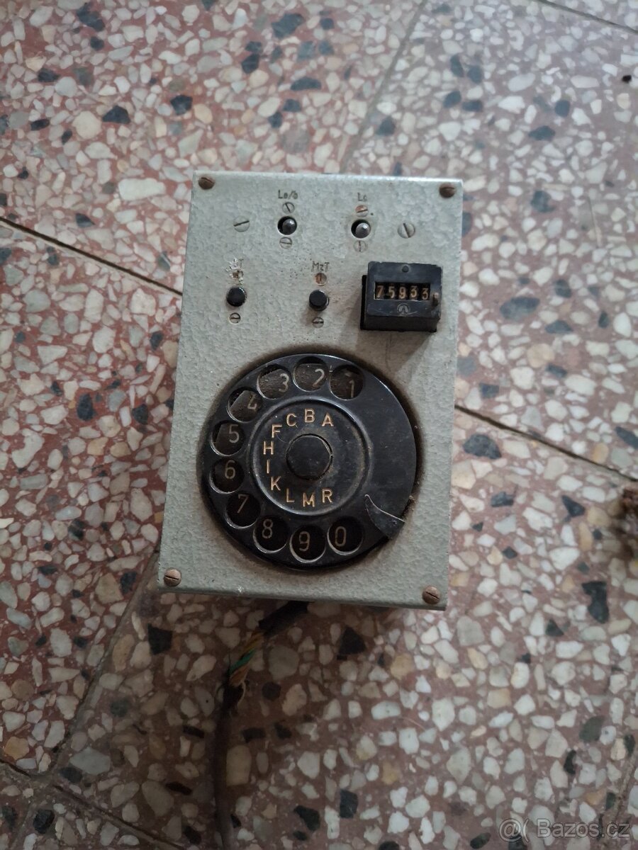 Starý historický nástěnný telefon - 3
