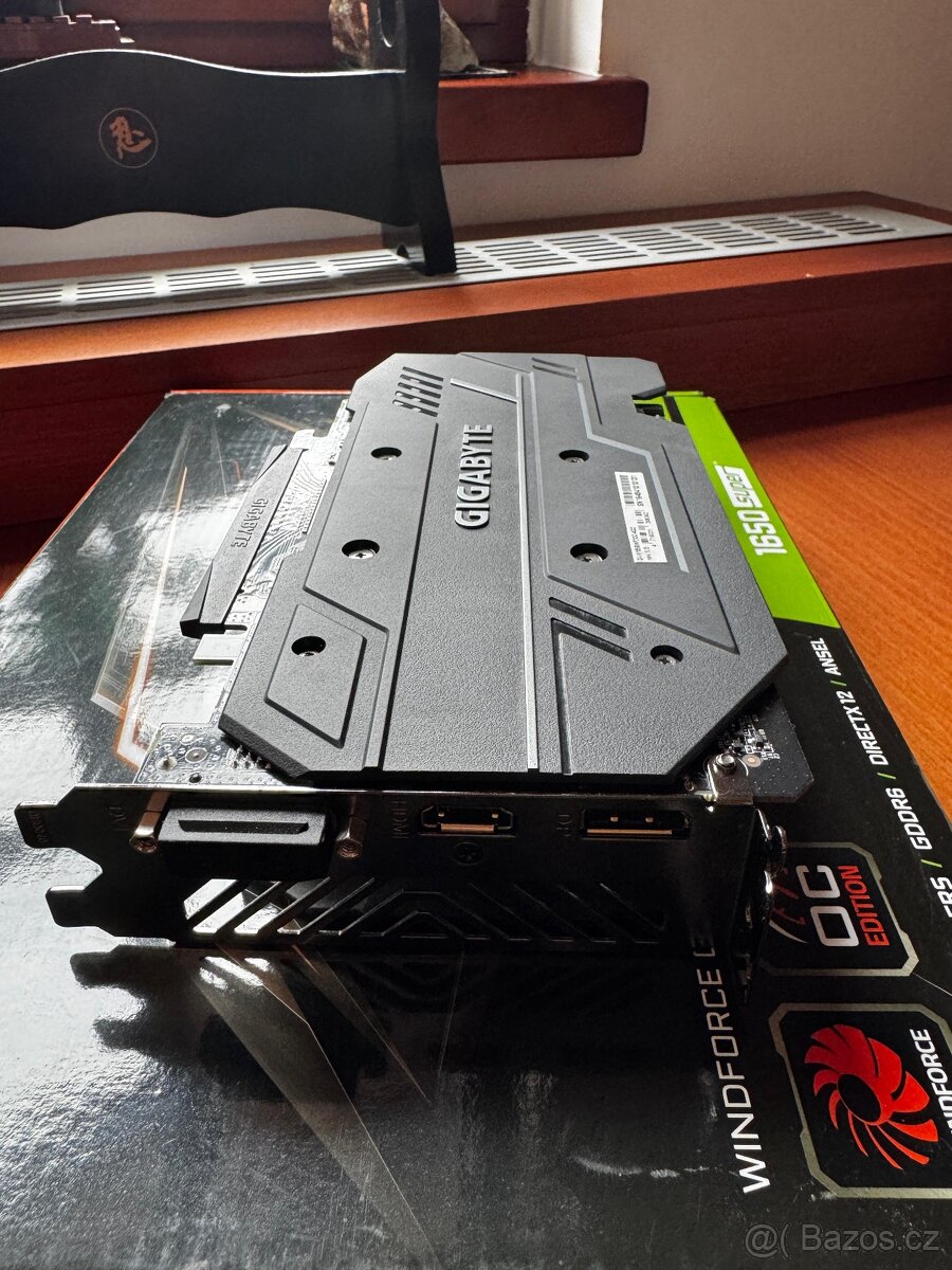 GeForce GTX 1650 Super WINDFORCE OC 4G Gigabyte - 3