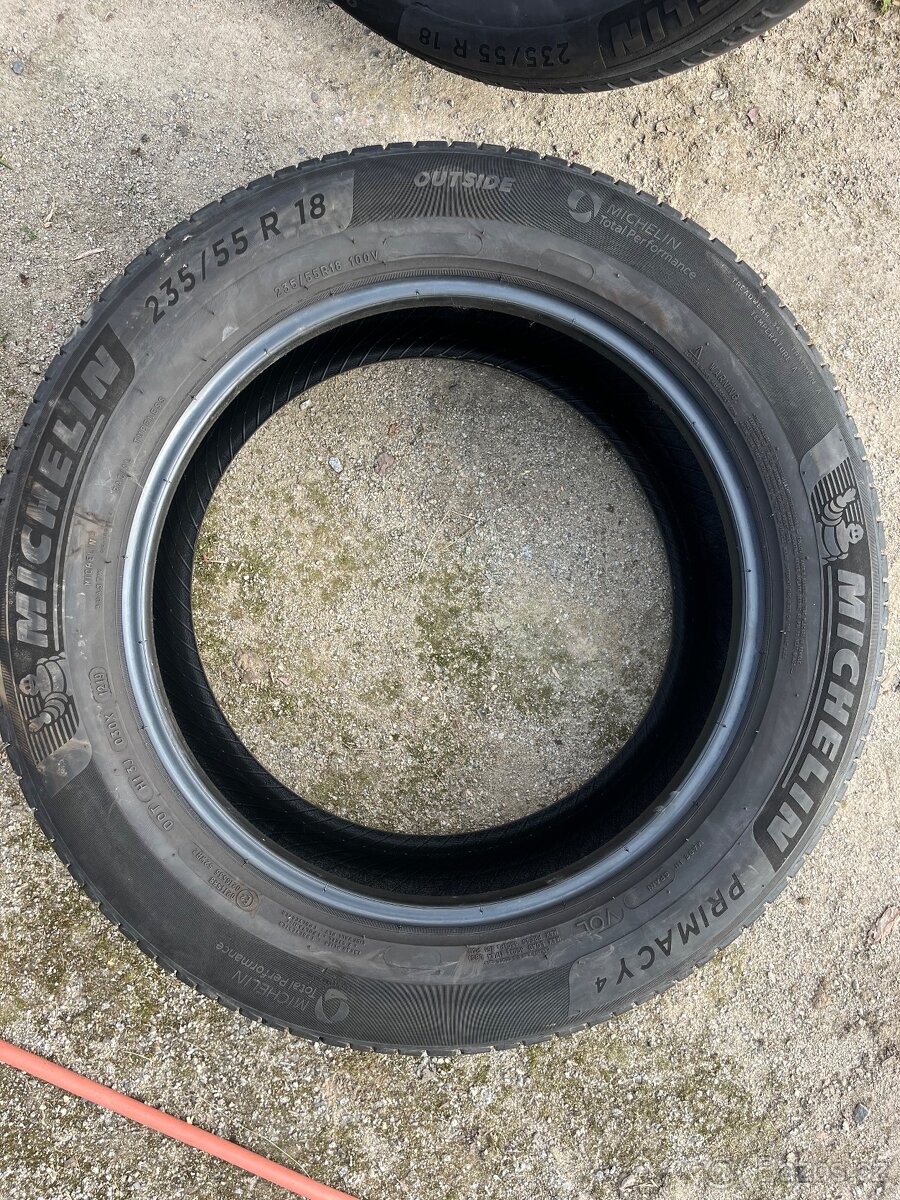 Pneu 235/55/18 - 3