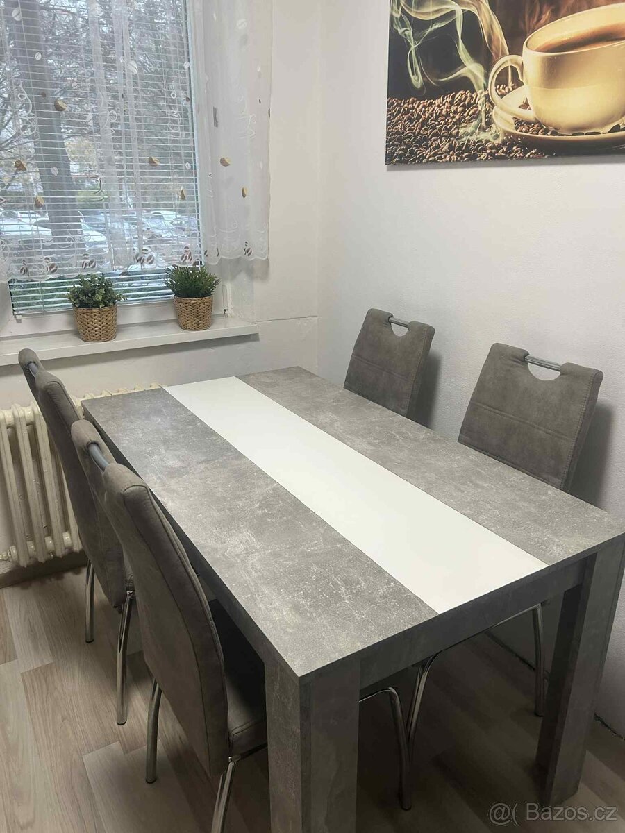 Prodám jídelní stůl velký 138/80 a 4 židle - 3