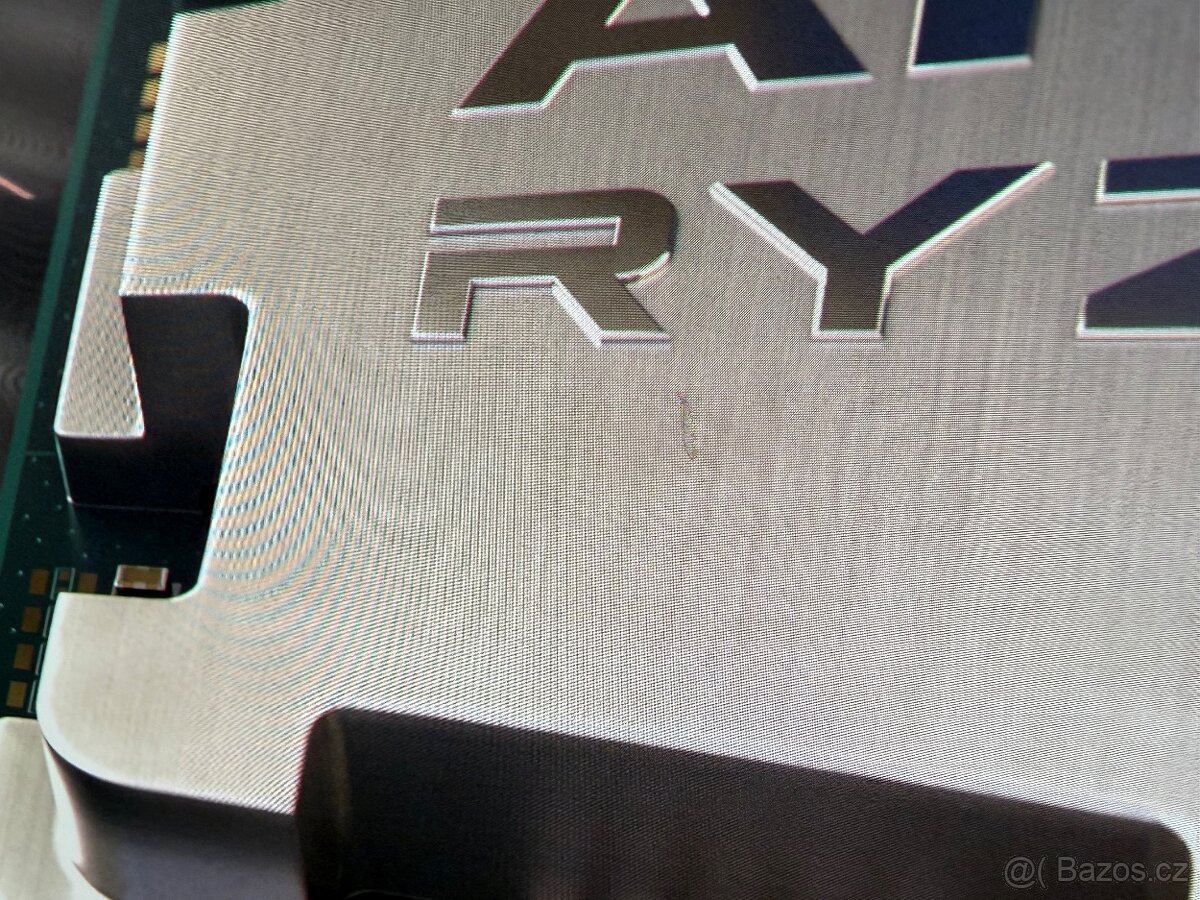 MSI MAG 321CUP QD-OLED 4K herní monitor - 3