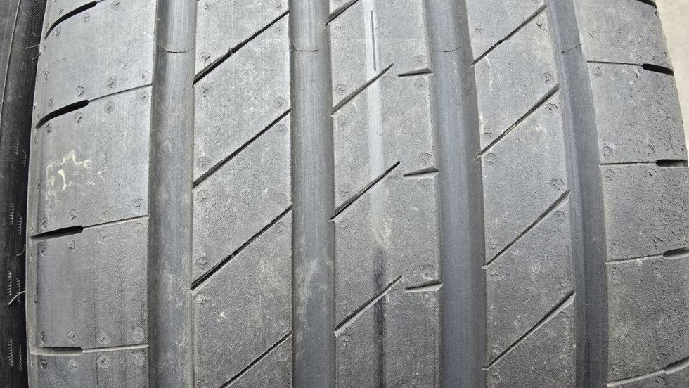 Letní pneu 235/45/20 Good Year - 3