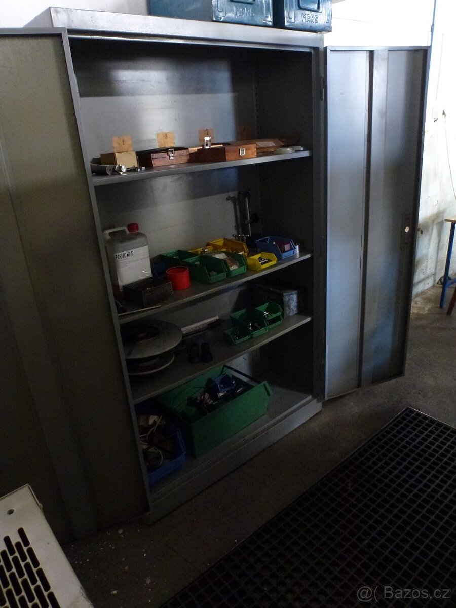 velká plechová skříň - 3