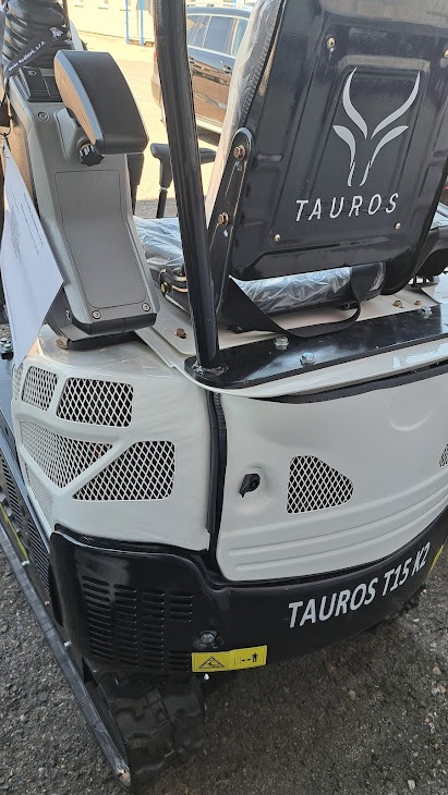 Minibagr Tauros T15K - 3