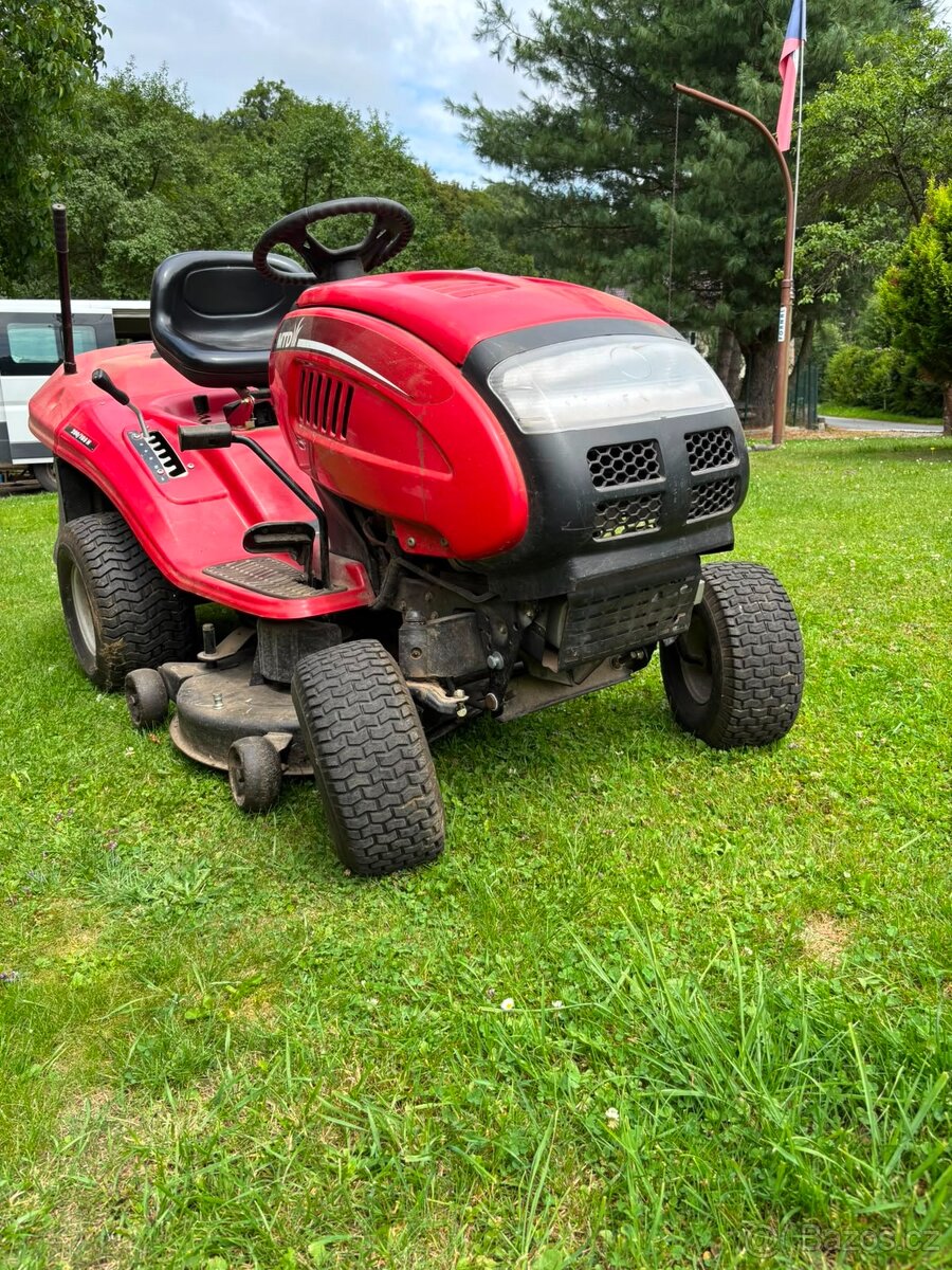 Zahradní traktor MTD - 3
