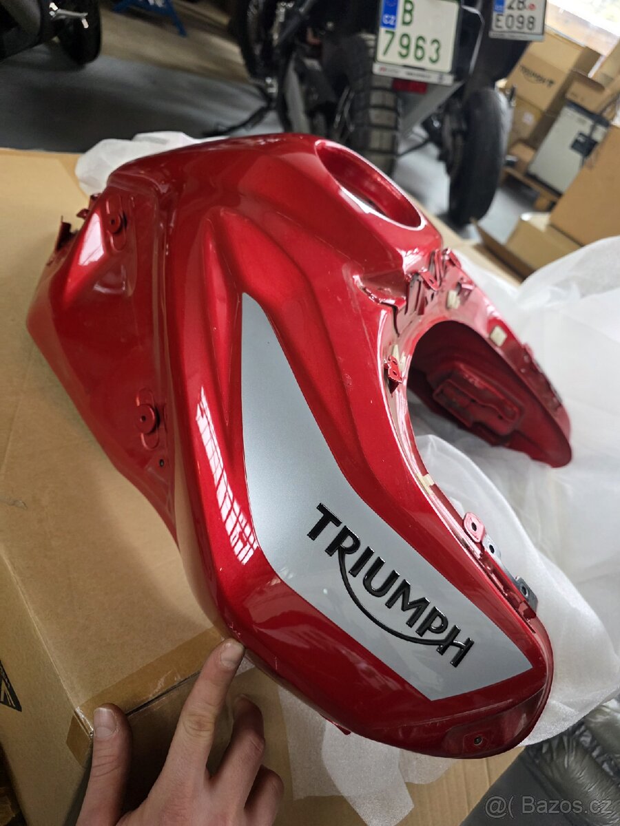 Nádrž triumph tiger 900 gt - 3