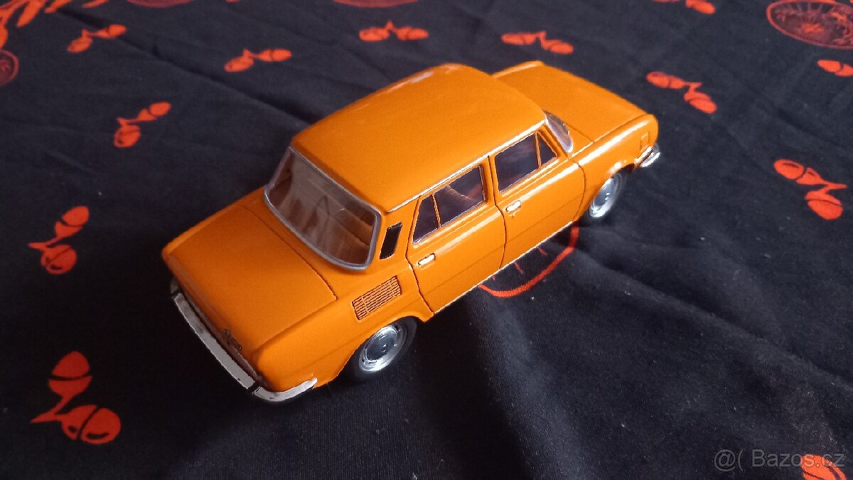 Škoda 100L 1:24 White box - 3