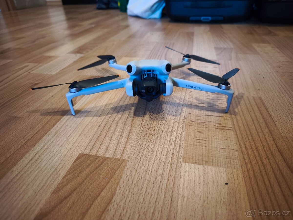 DJI Mini 4 Pro Fly More Combo s přislušenstvím - 3