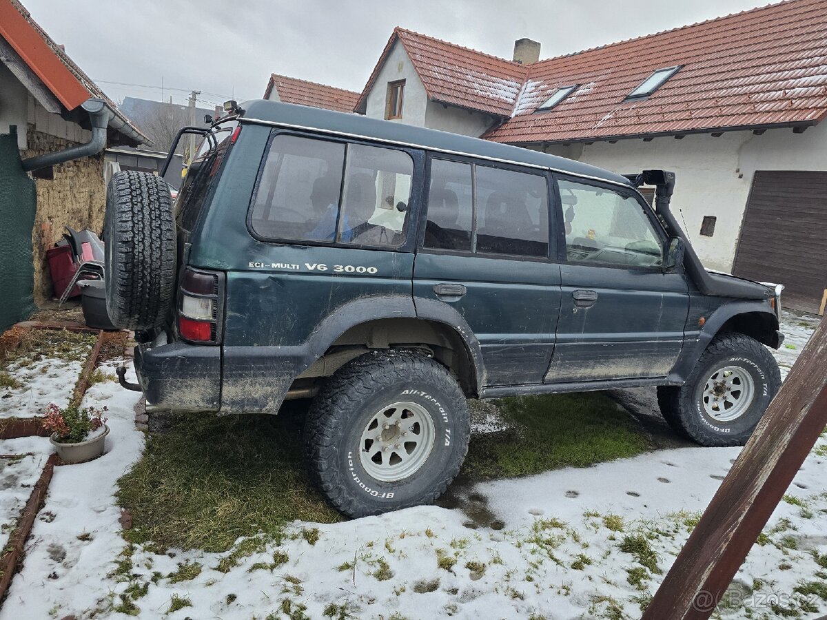 Mitsubishi pajero 2 - 3