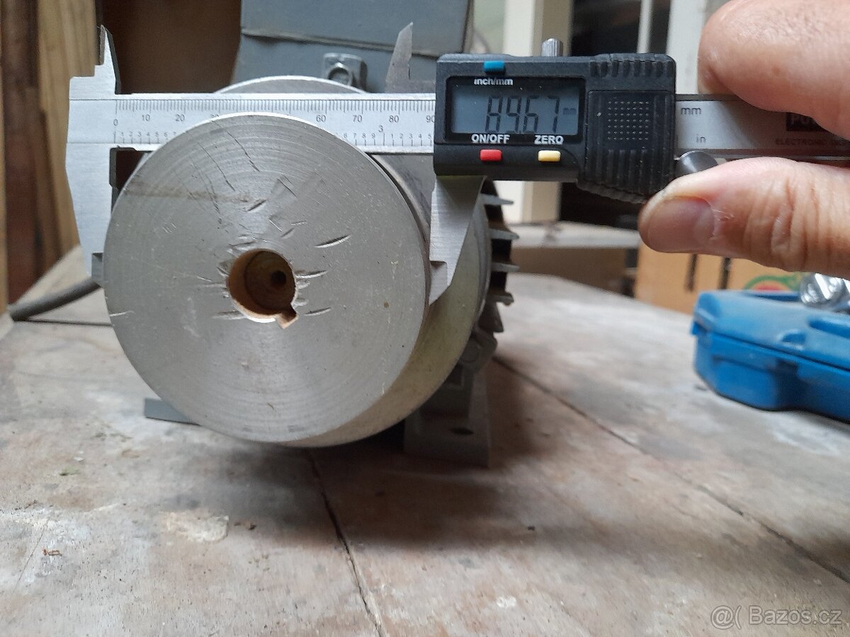 Asynchronní motor 1,1kW 2840ot/min + řemenice, 380/220V - 3