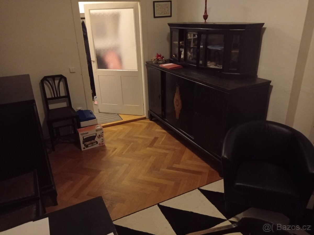 ČERNÝ STAROŽITNÝ NÁBYTEK, POČ.20.STOL. - 3