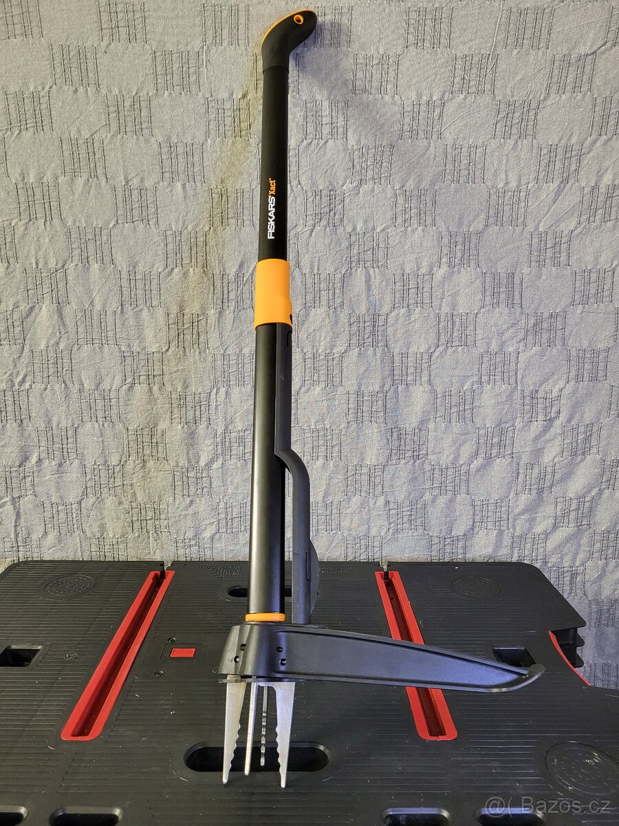Fiskars Xact Vytrhávač plevele 100cm - 3