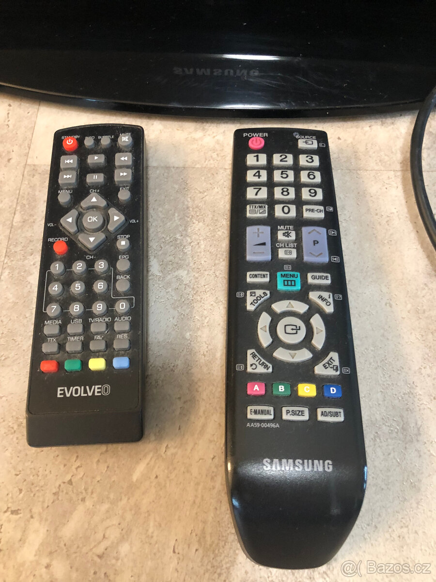 Televize Samsung LE32D400 LCD a set top box Evolveo Omega T2 - 3