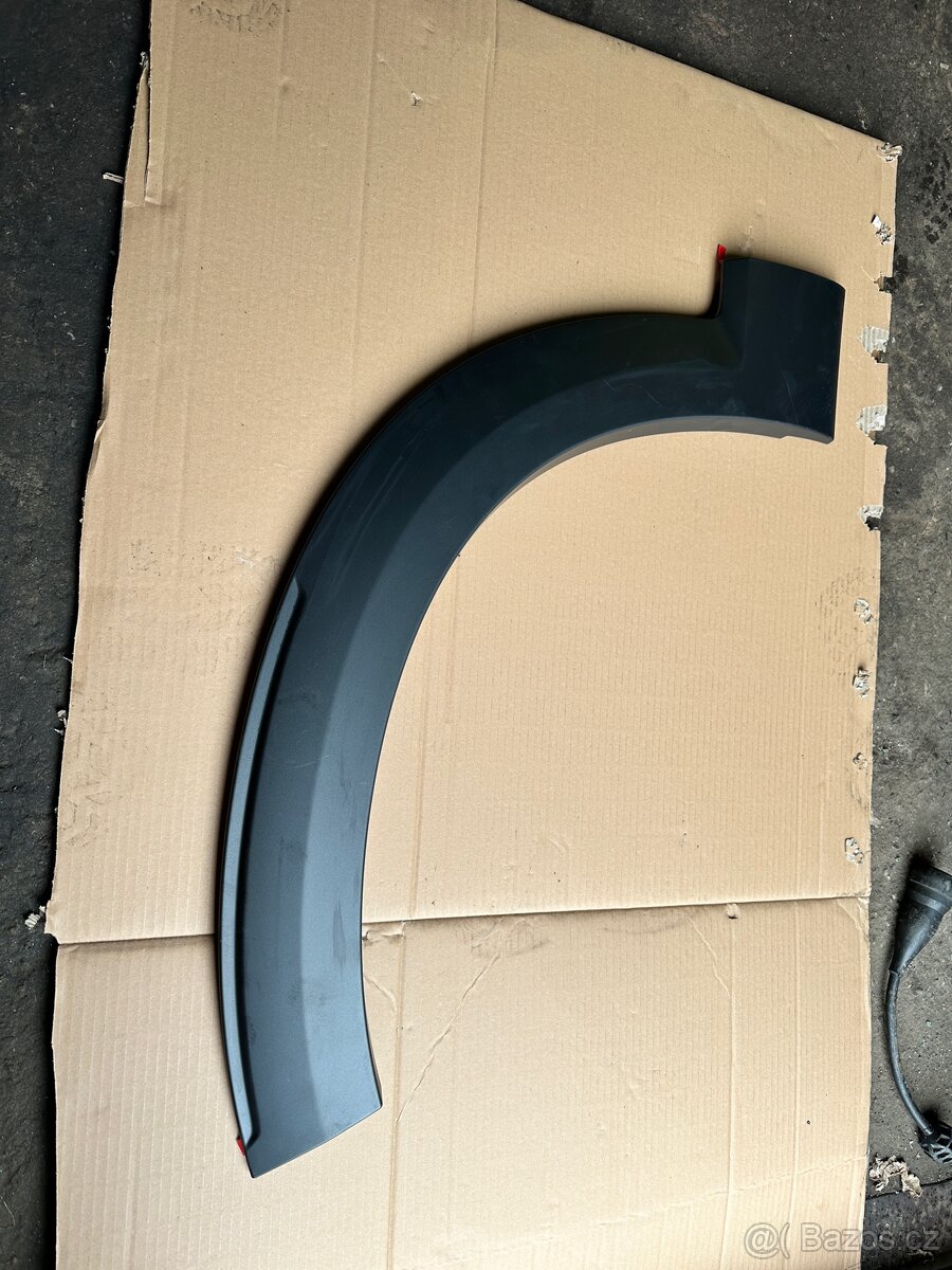 Volvo XC90 II - lem předního blatníku - 3