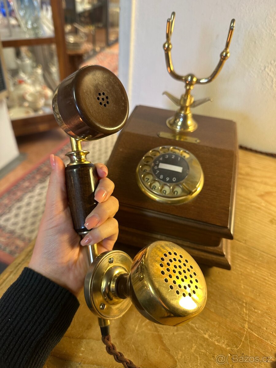 Starožitný dřevěný telefon - 3