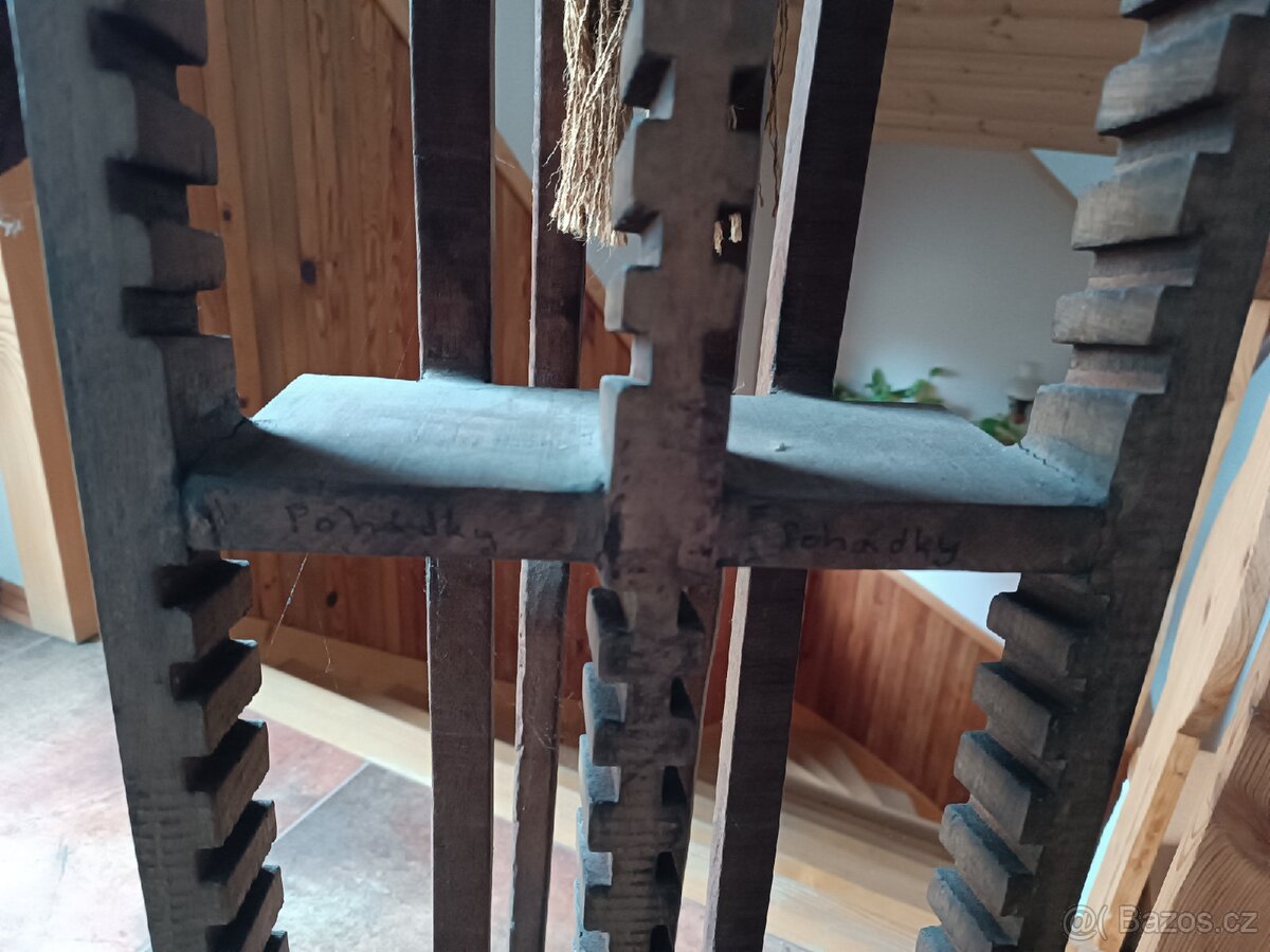 Velká dřevěná socha, policka - 3