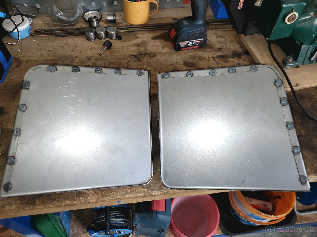 Praga v3s m2 roh blatníku - 3