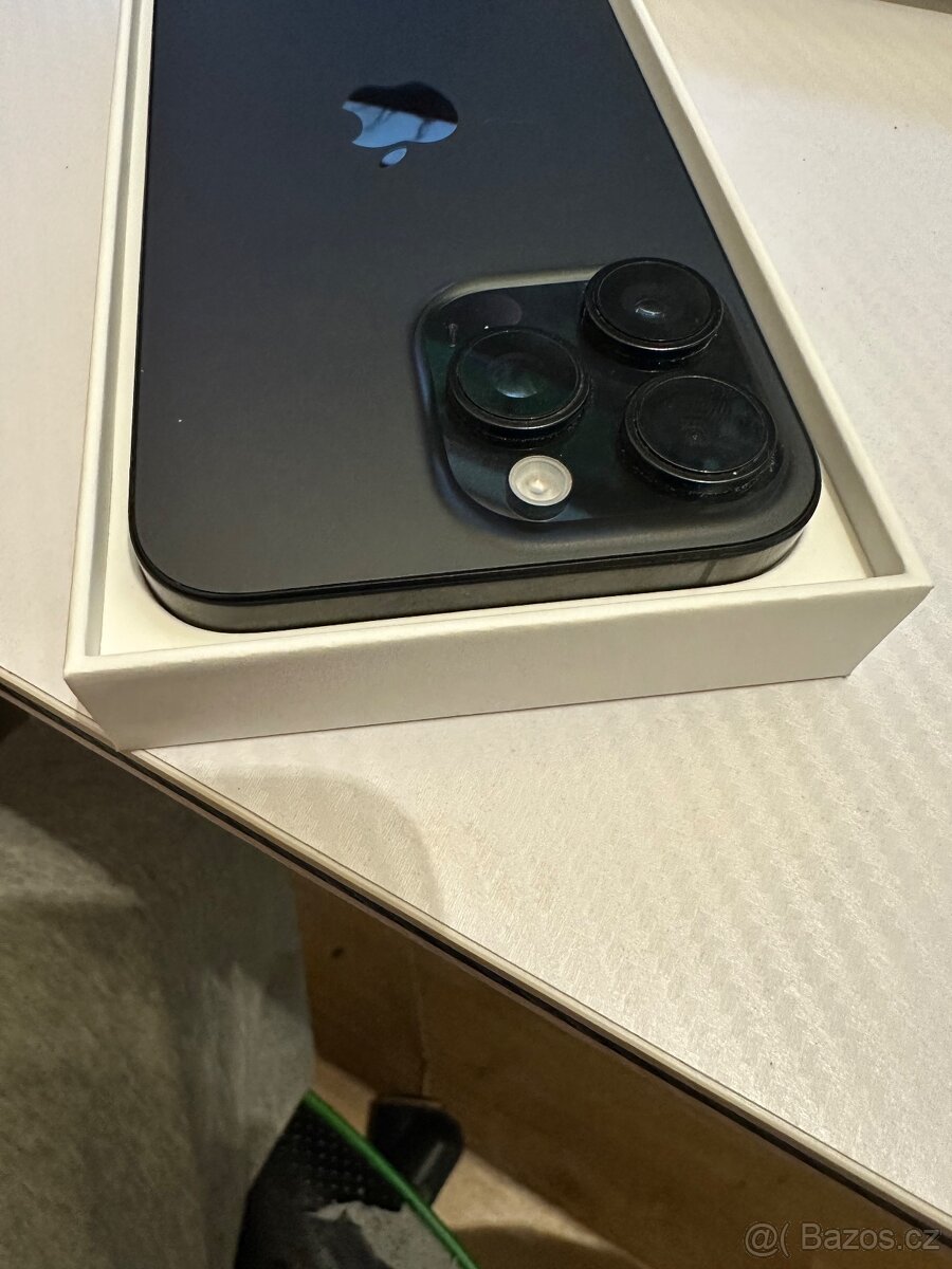 Apple IPhone 16 pro Max, 256GB Black titanium . Top stav - 3