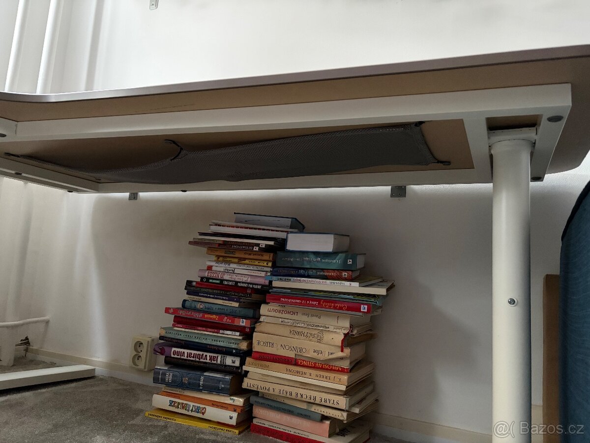 IKEA rohový psací stůl - 3