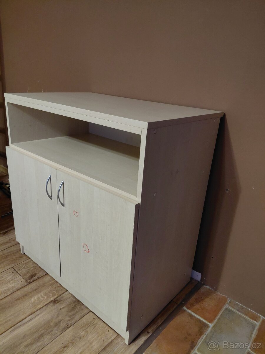 Skříň s přebalovacím pultem - 3