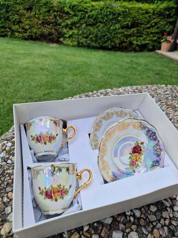 Krásná sada perleťových porcelánových hrníčků s podšálky - 3