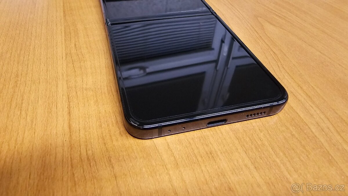 Samsung galaxy Z flip 4 - 3
